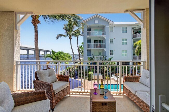 Building Photo - 275 NW Flagler Ave