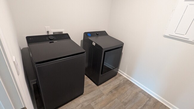 Building Photo - 104 Ellie Wy