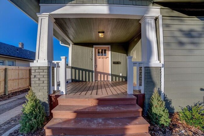 Building Photo - Dreamy Craftsman 3/2 Expertly Remolded
