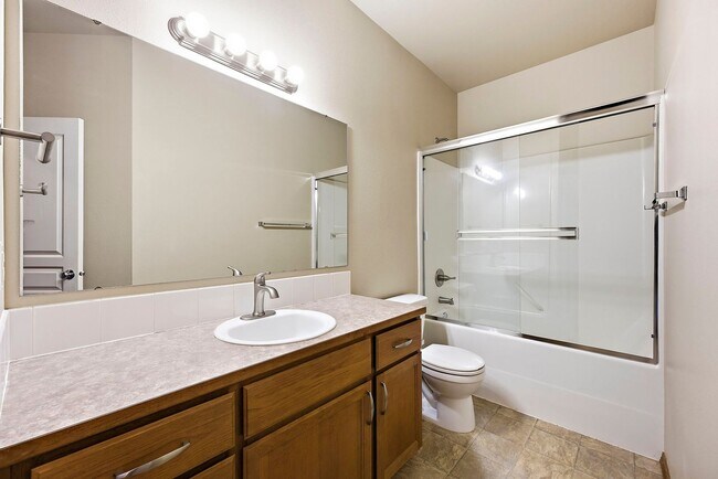 Building Photo - Vaulted Ceilings, A/C & Fully Fenced Yard – Beautiful 3-Bedroom Olympia Home!