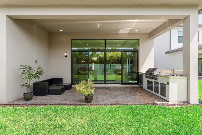 Building Photo - 8330 Essex Country Clb Dr