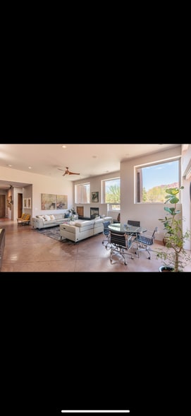Building Photo - 384 W Brittlebush Way