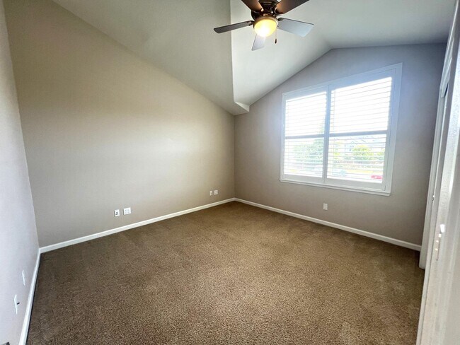Building Photo - 460 Lindberg Cir