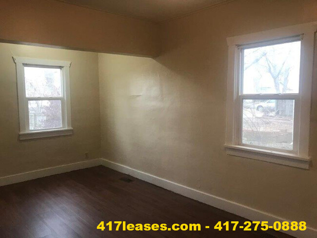 Building Photo - 2229 N Johnston Ave