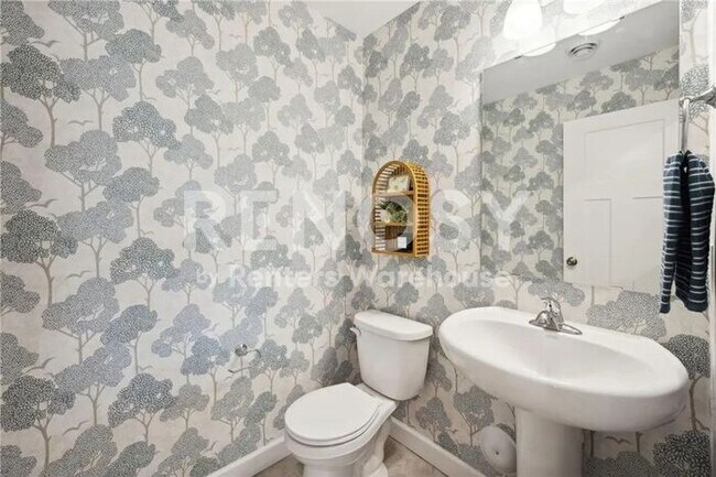 Building Photo - Available July 15th 3 Bedroom 2.5 Bath Townhome in Zimmerman