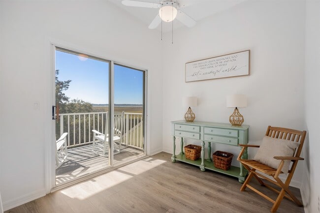 Building Photo - 212 Somerset Ct