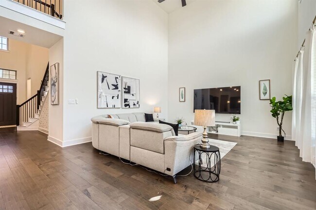 Building Photo - 4912 Risana Bend