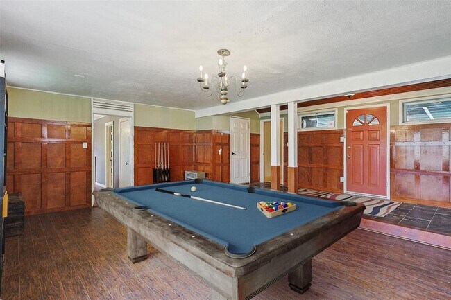 Building Photo - Amazing Historic 1940's Home in Original C...