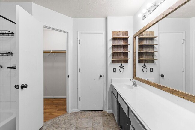 Building Photo - 25211 Barmby Dr