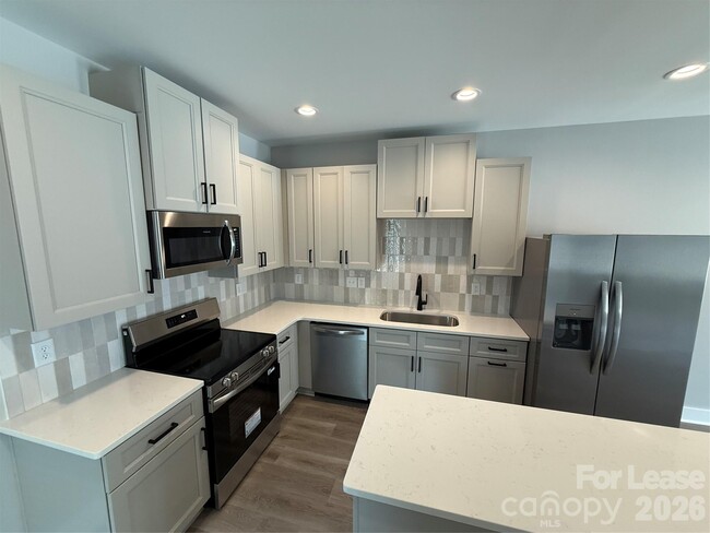 Building Photo - 523 Dellwood Dr