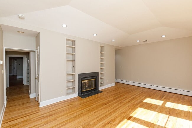 Building Photo - 1525 Elliot Pl NW