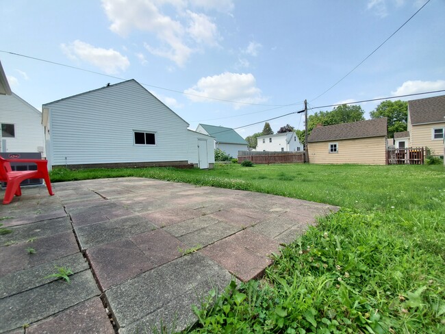 Building Photo - 1421 3rd St NE