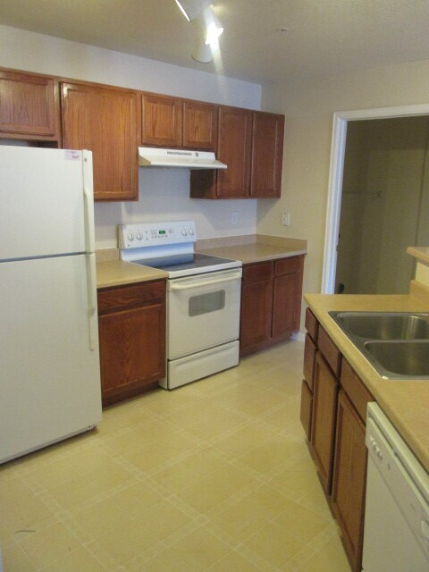 Building Photo - NEW CARPET NEW PAINT!! Clean and Bright 2BR 2BTH Condo Close To DIA. Gated Community in First Cre...