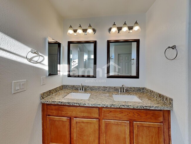 Building Photo - 40600 N Jay Ln