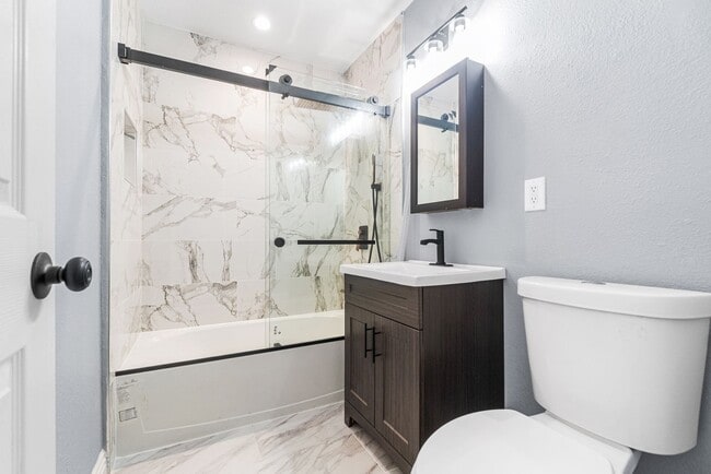 Building Photo - RECENTLY REMODELED, BRIGHT & AIRY 3BR2BA HOUSE ON SPACIOUS CORNER LOT W/ LARGE WRAP AROUND YARD &...
