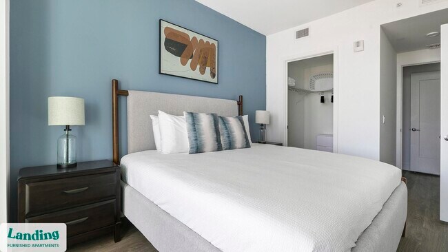 Building Photo - 1950 Mayfair St