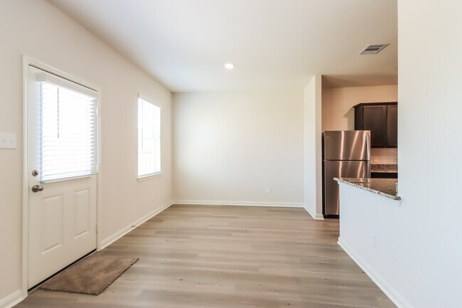 Building Photo - 8410 Sandy Drift Rd