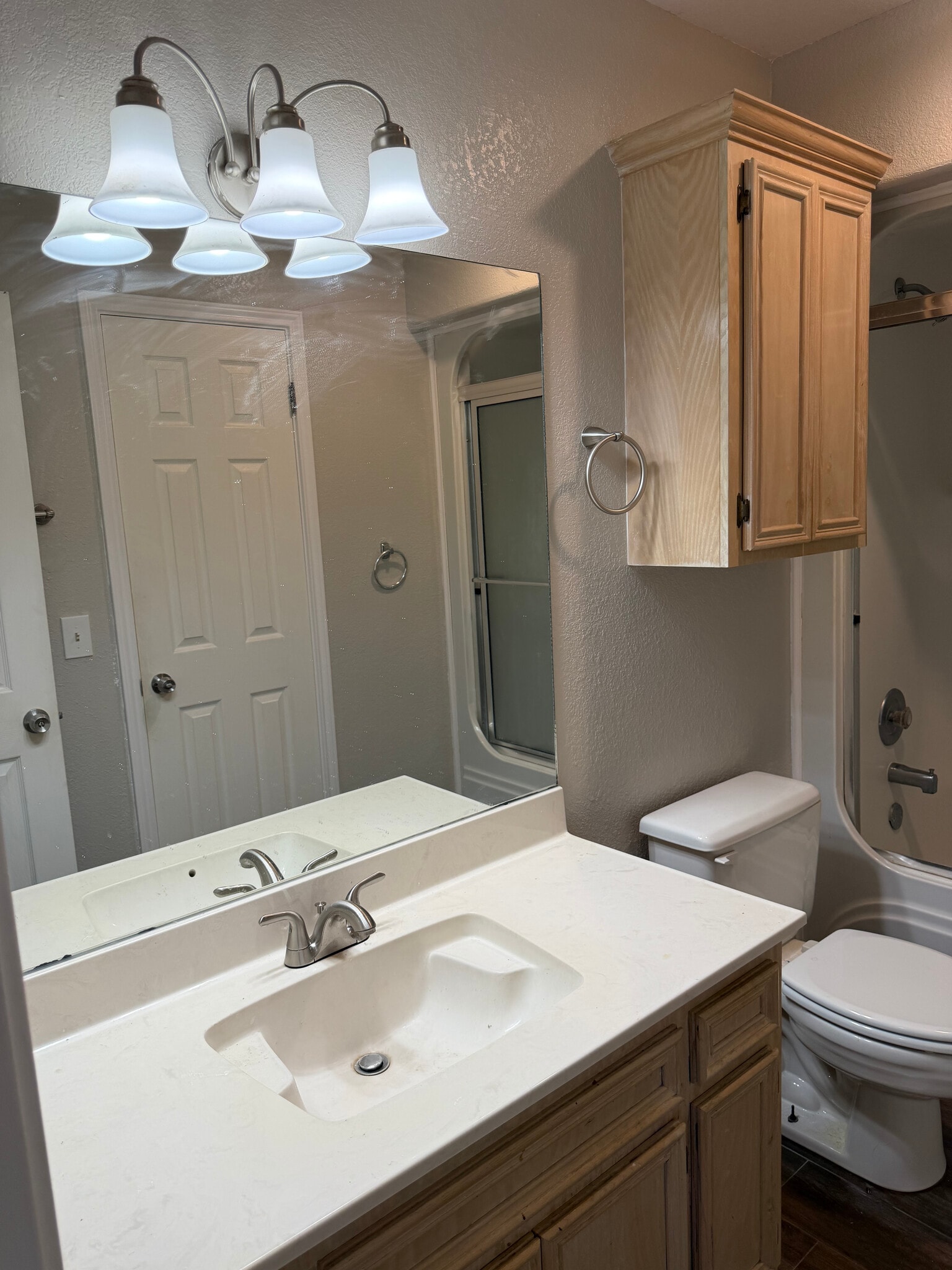 2nd bedrom restroom - 2201 Umbel St