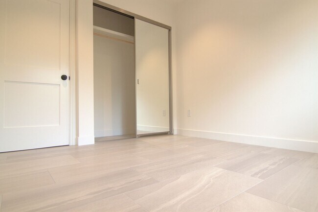 Building Photo - 216 Harding Ave
