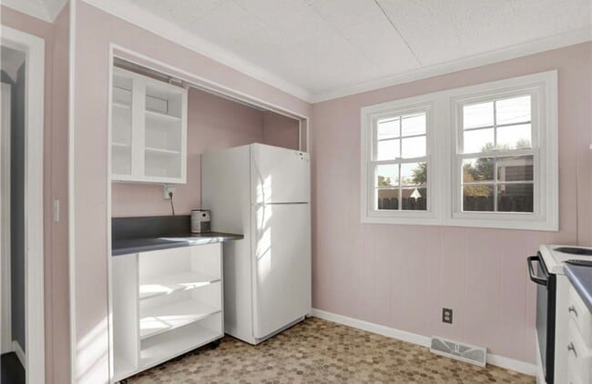 Building Photo - 1902 Thompson St