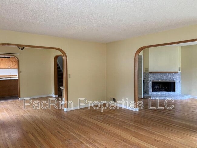 Building Photo - 1303 H St