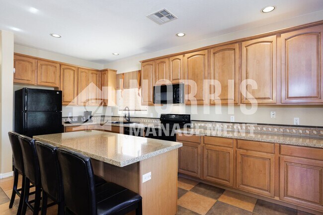 Building Photo - Beautiful Home with a POOL Service Included