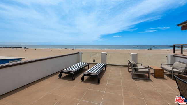 Building Photo - 6419 Ocean Front Walk