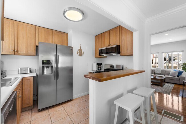 Building Photo - Charming 2 Bed 1 bath "fully furnished monthly rental" in La Jolla Village.