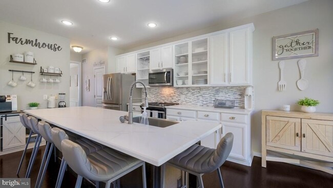 Building Photo - 303 Hilltop Ct