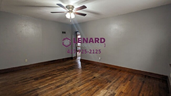 Building Photo - Cozy 2 Bedroom Home!