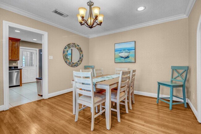 Building Photo - 4828 Wharton Dr