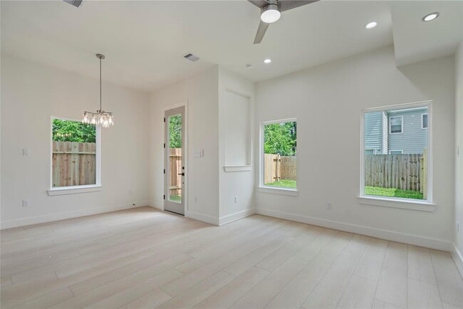 Building Photo - 4505 Phlox St