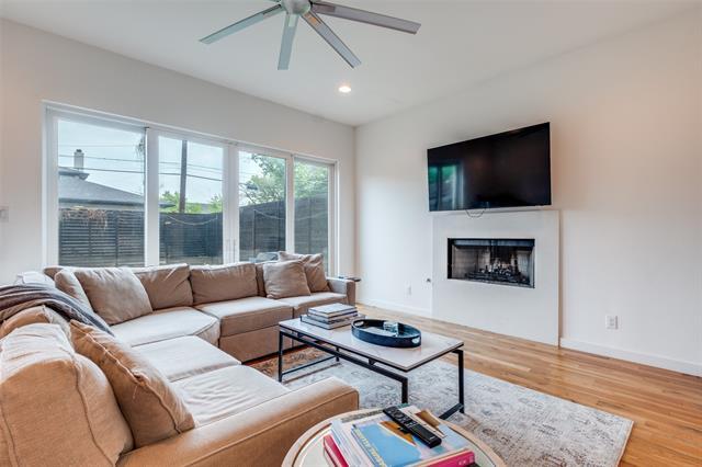 Building Photo - 5427 Melrose Ave