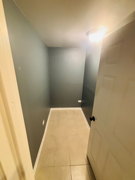 Building Photo - 7127 S Normal Blvd