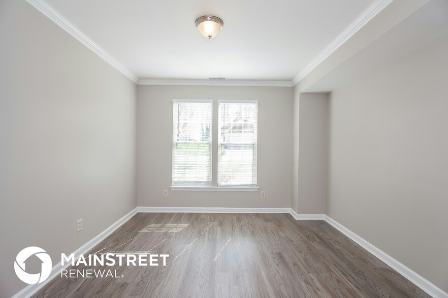 Building Photo - 6002 Pecan Cove Ln