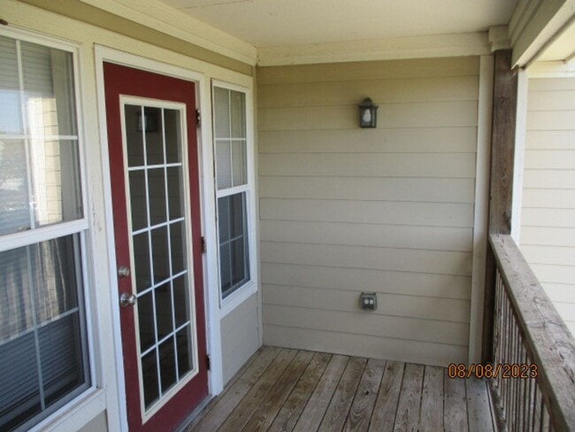 Building Photo - 913 Westridge Dr