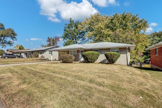 Building Photo - Spacious Single Family Home In Florissant with a Walk Out Basement!!