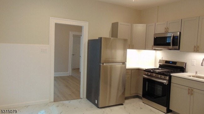 Building Photo - 26 Harrison St