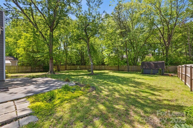 Building Photo - 6801 Stillmeadow Dr