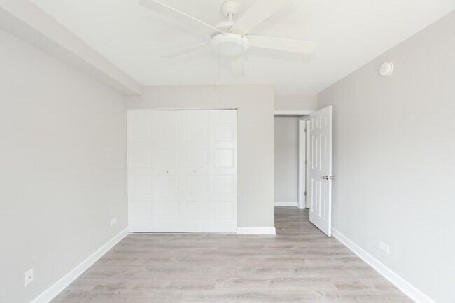 Building Photo - 4250 W Lake Ave