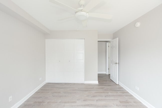 Building Photo - 4400 W Lake Ave