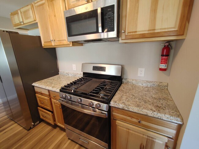 Building Photo - 566 N Bailey St