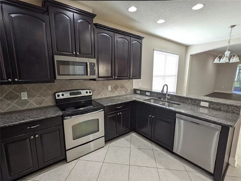 Building Photo - 16044 Bella Woods Dr