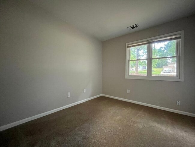 Building Photo - 526 Huntsmoor Dr