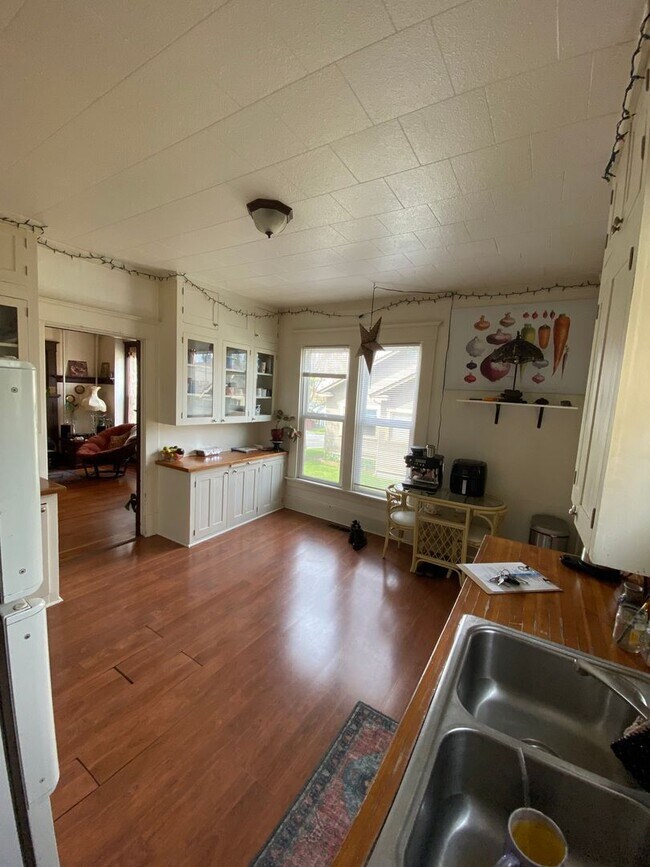 Building Photo - 1304 Ellis St