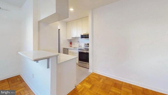 Building Photo - 4000 Beecher St NW