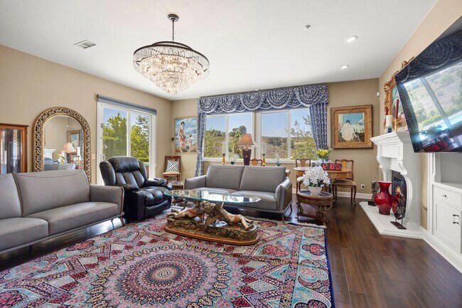 Building Photo - Exquisite Luxury Living in the Moorpark Country Club Estates