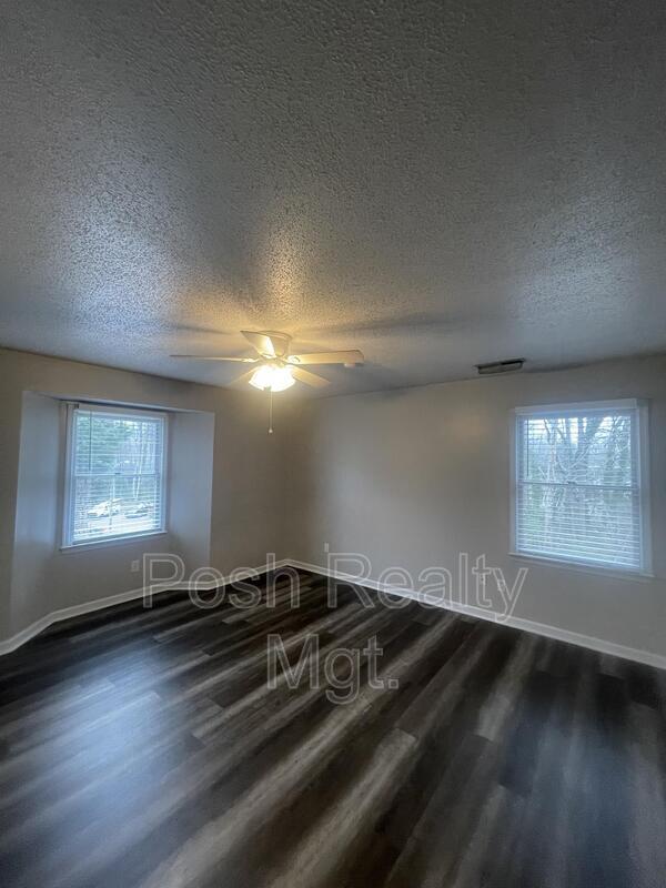 Building Photo - 2326 W Vandalia Rd