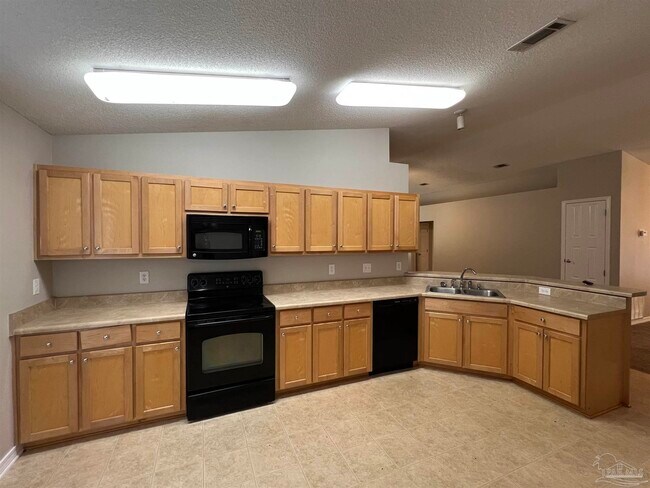 Building Photo - 10440 Millbrook Dr