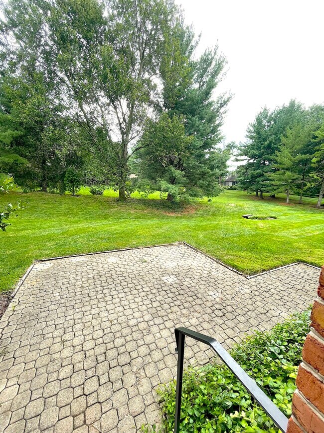 Building Photo - 5 Spring House Rd